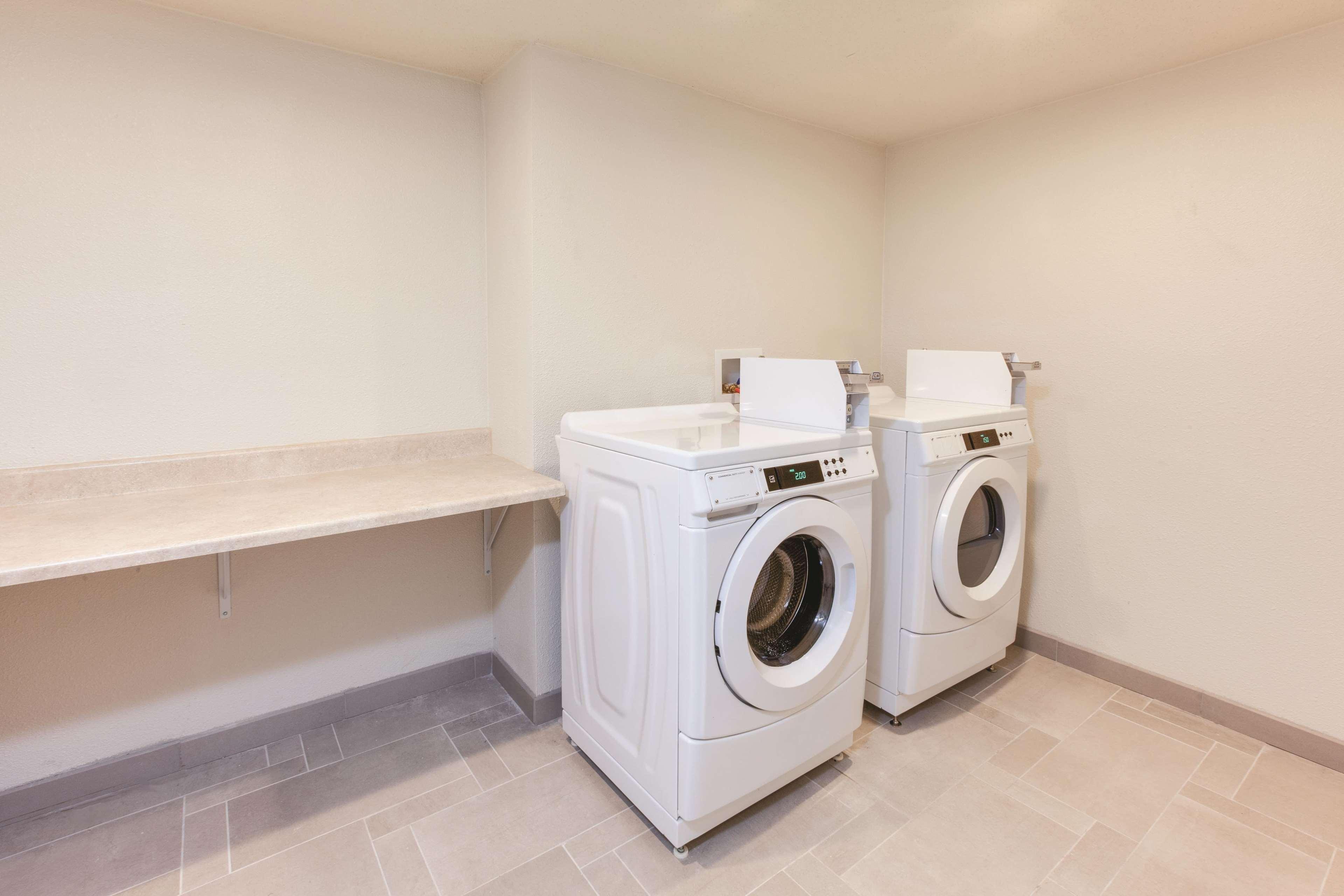 La Quinta By Wyndham Philadelphia Airport Hotel Essington Bagian luar foto