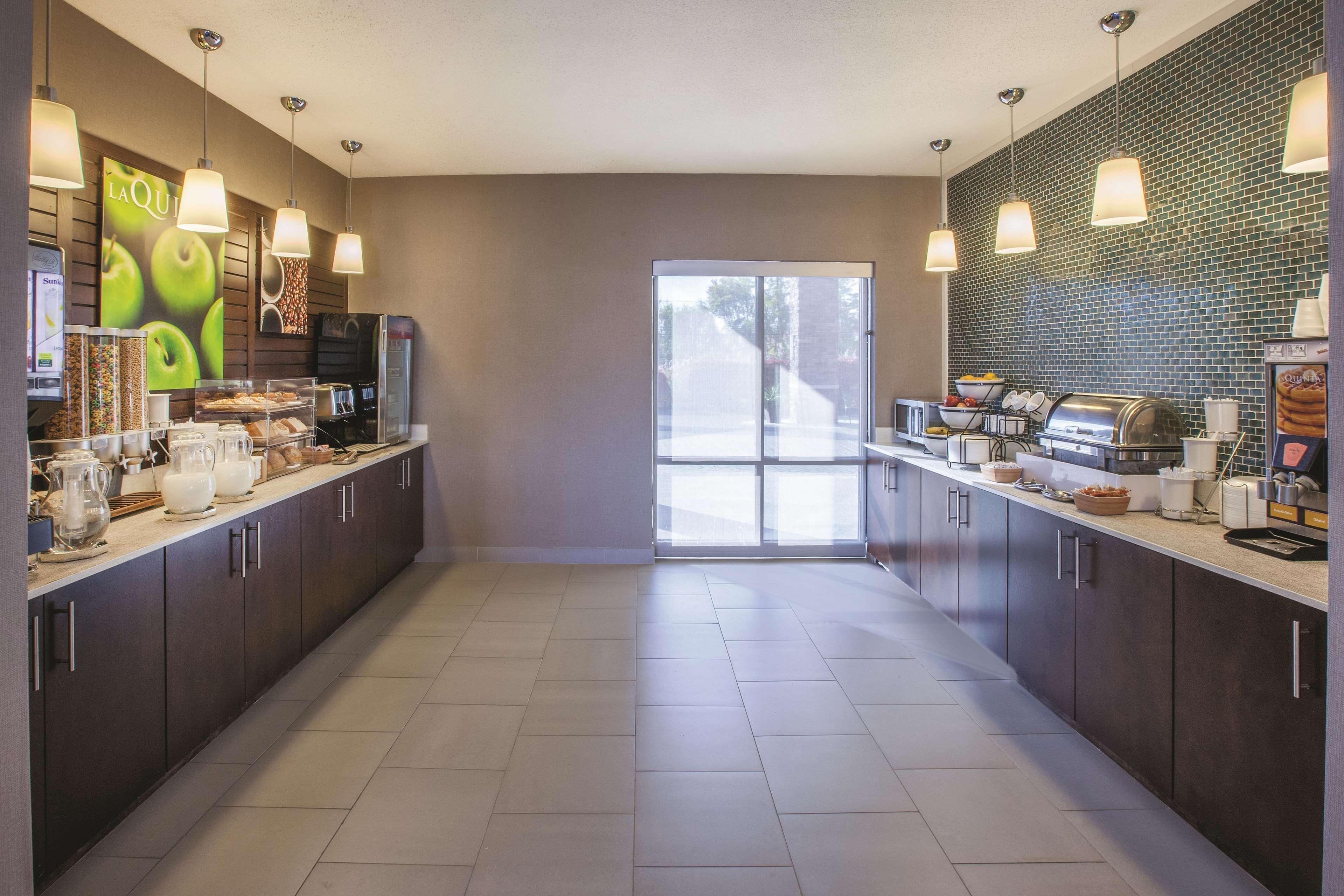 La Quinta By Wyndham Philadelphia Airport Hotel Essington Bagian luar foto