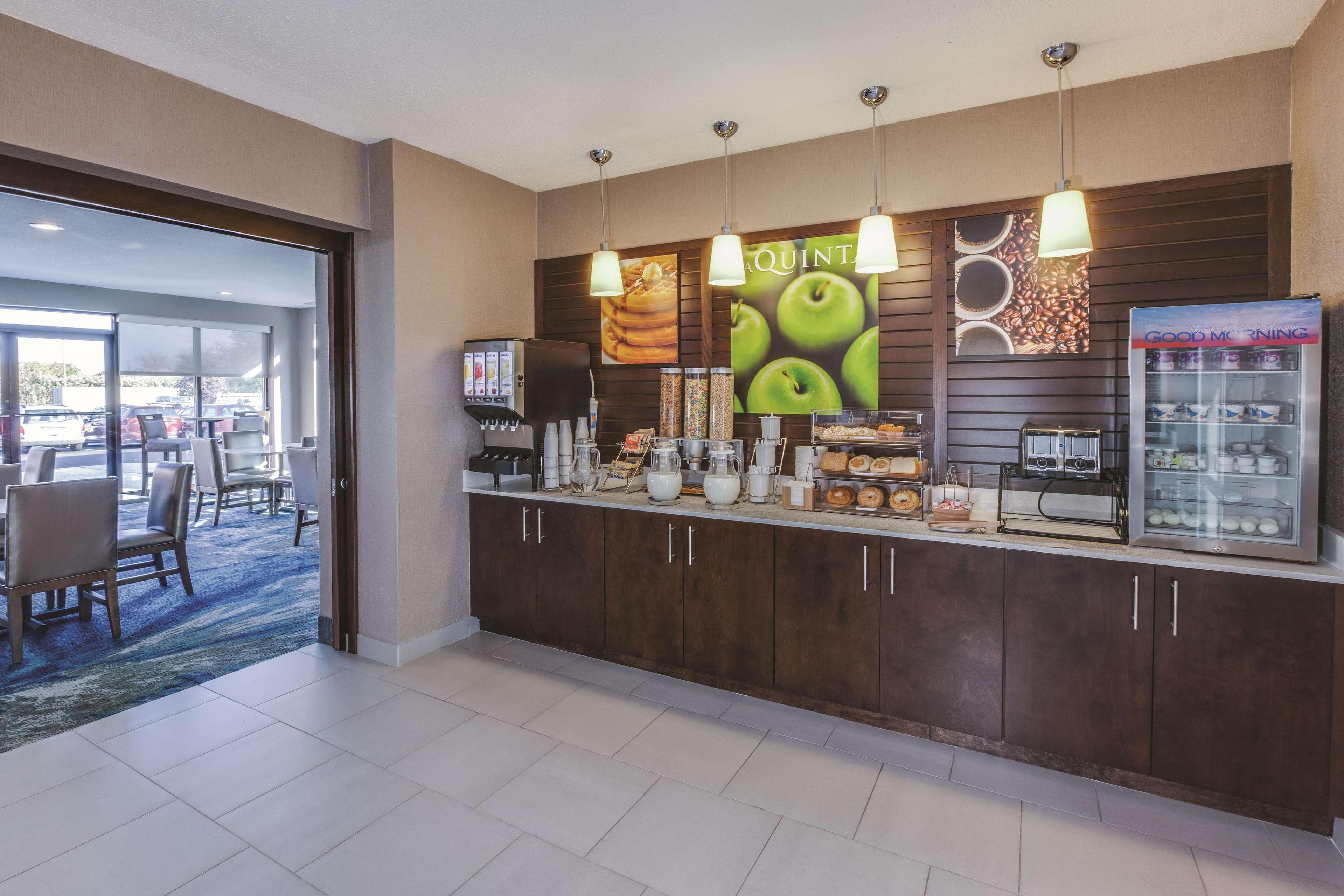 La Quinta By Wyndham Philadelphia Airport Hotel Essington Bagian luar foto